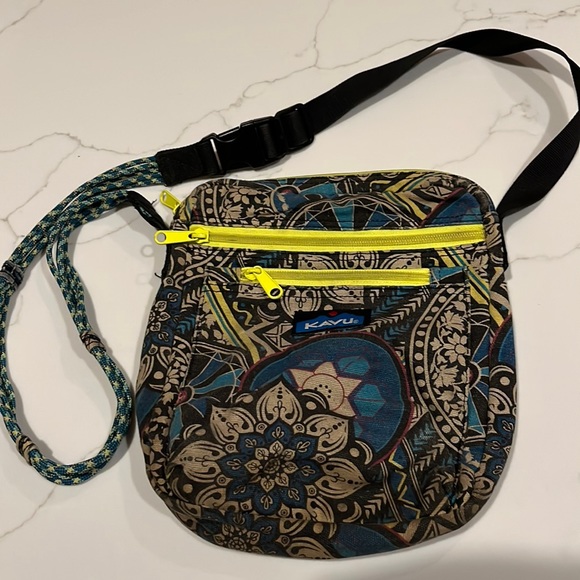 Kavu Bags Kavu Crossbody Bag With Rope Strap Multi Zippered Pockets Floralgeometric Poshmark